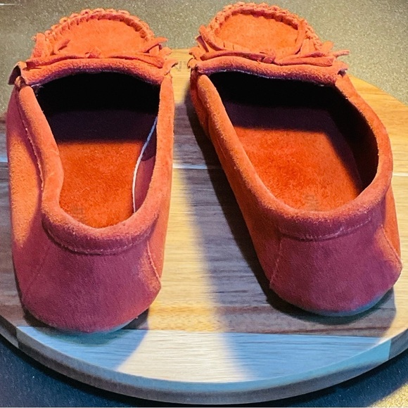 Anthropologie Minnetonka leather Moccasins sz 6.5 beautiful orange color EUC - Picture 2 of 6